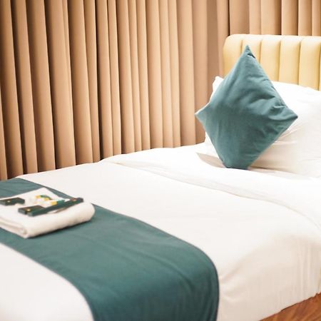 Solano Residences Lipa City Esterno foto